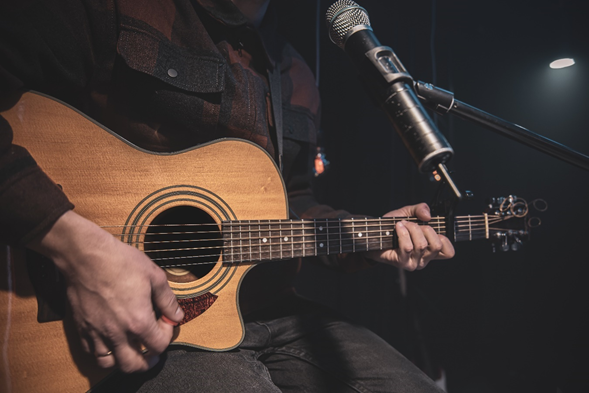Cómo elegir la guitarra perfecta según tu identidad musical