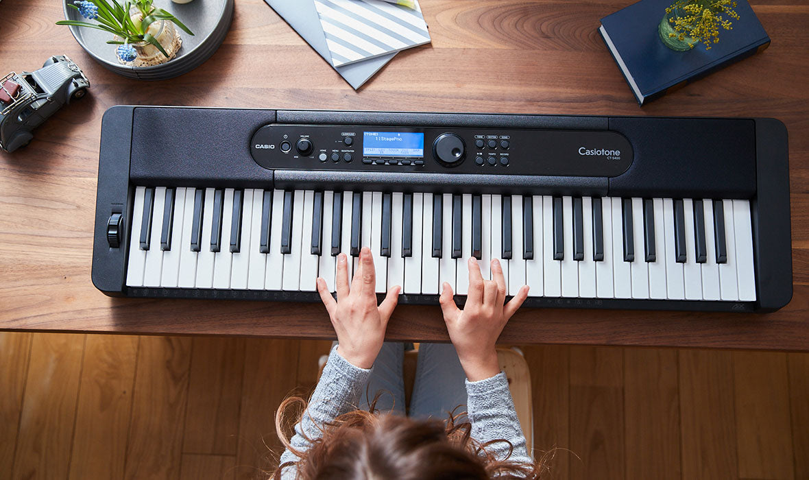 El Casiotone CT-S400: Un piano portátil y asequible para todos