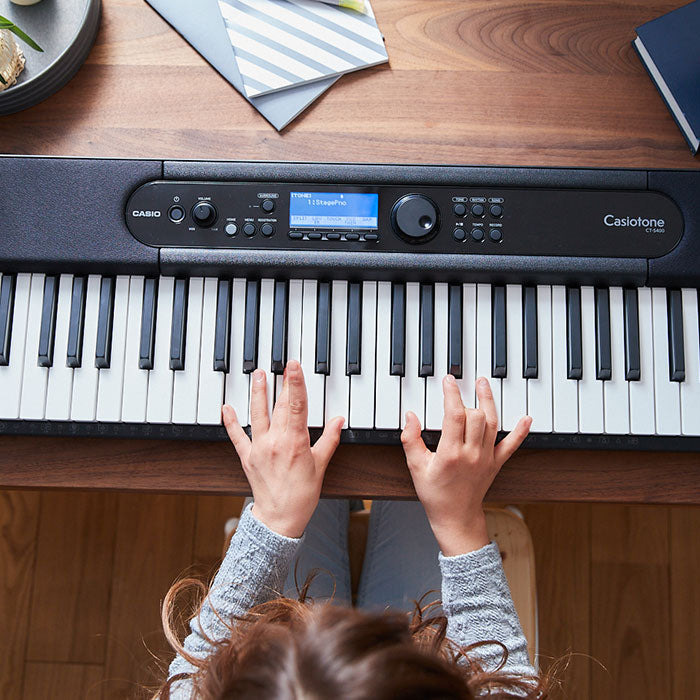 El Casiotone CT-S400: Un piano portátil y asequible para todos