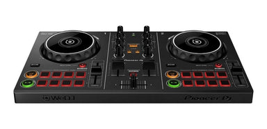 Conviertete en un verdadero DJ usando el nuevo controlador pioneer DJ DJJ-200, Ligero y compacto con un diseño de estilo profesional, te ayudará a aprender a mezclar y, si lo deseas